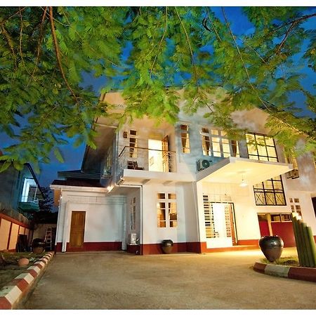 Thanlwin Guesthouse Yangón Exterior foto