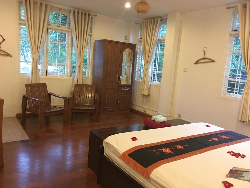 Thanlwin Guesthouse Yangón Exterior foto